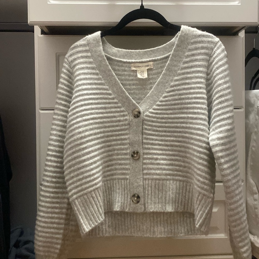 cropped gray sweater